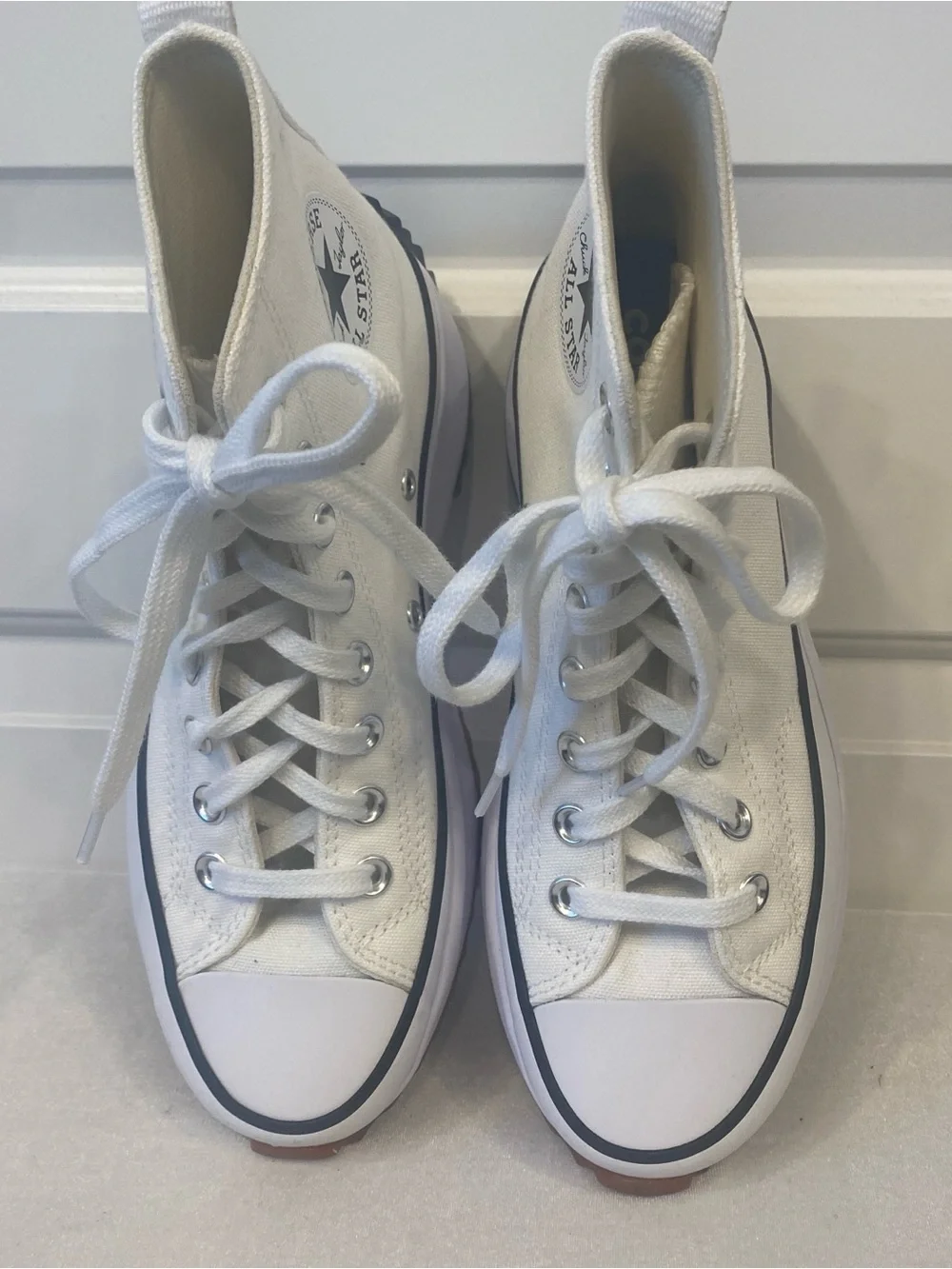 CONVERSE RUN STAR HIKE PLATFORM NEW IN BOX!  HI TOP, WHITE, WOMENS 8